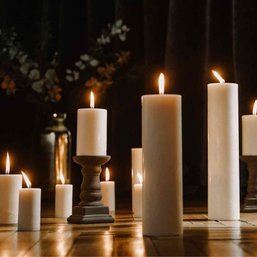 Les 3 formats de bougies cylindriques Collection signature Ldéco teintées dans la masse en cire végétale naturelle, 12 couleurs avec symbolique, fabrication artisanale Fraize Vosges Made in France