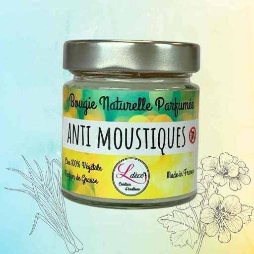 une bougie naturelle anti moustiques dans un pot en verre