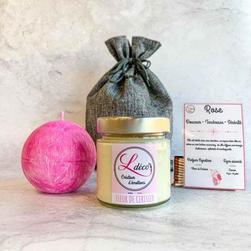 Duo bougies Cancer avec bougie sphère rose et bougie parfumée fleur de cerisier en cire végétale naturelle fabriquée à la main à Fraize